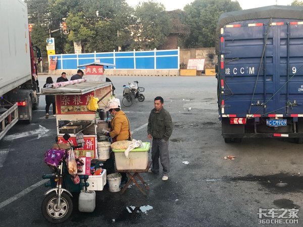 卡车人的辛酸事 再苦再累也要坚持下去