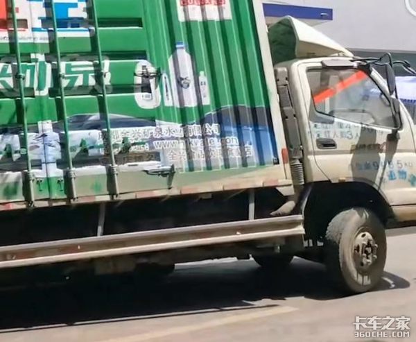 路面塌陷货车很受伤 这3种情况要绕路走