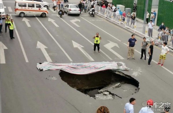 路面塌陷货车很受伤 这3种情况要绕路走