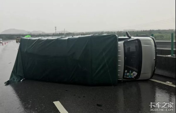 暴雨来袭卡友如何安全行驶 这3点要记住