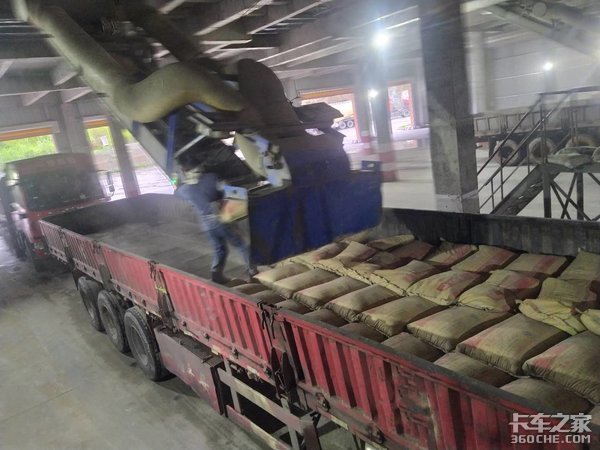 行车要确保安全 看看老司机是怎么做的