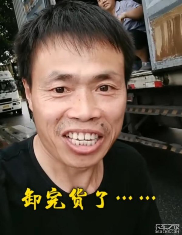 货车司机的酸甜苦辣 他们只想得到尊重