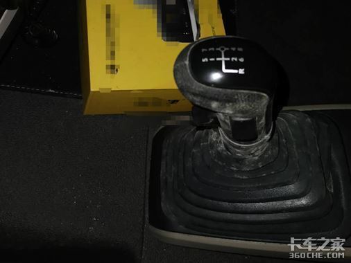 百万级进口消防车 奔驰和曼谁更豪华?