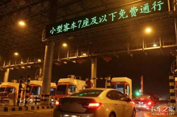 高速免费期间堵车 如何保证行车安全?
