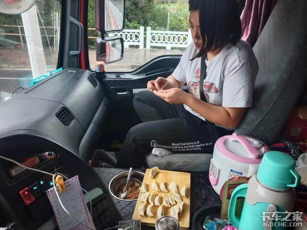 为帮老公分担 从卡嫂转型成一名女司机