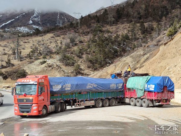 4000米山口货物倾斜&nbsp;跑复杂路况要谨慎