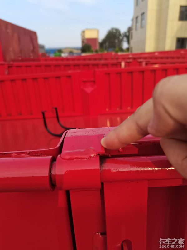 如何加固标箱侧翻半挂车常见的开焊点？