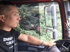 卡车人的辛酸事 再苦再累也要坚持下去