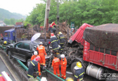 43辆车连撞3人死亡 起因竟是团雾天气