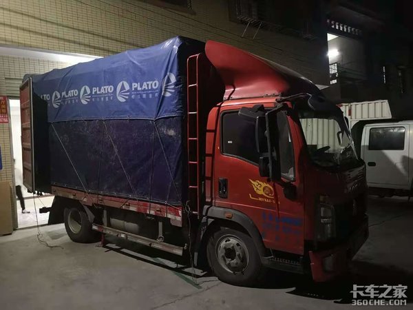 4.2米轻卡跑长途&nbsp;为了挣钱&nbsp;4天没洗澡