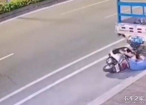电瓶车追尾路边货车&nbsp;却要司机赔医药费