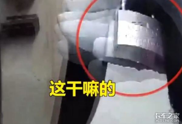 窗帘冒充安全带&nbsp;为啥总拿生命当儿戏？