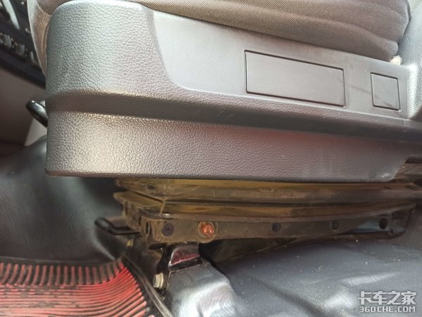 220马力东康机&nbsp;实拍4年前的天龙载货车