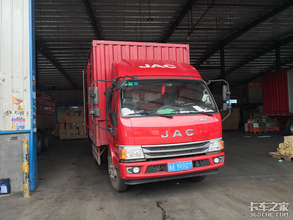 老板到职业司机&nbsp;周师傅为还债转行开车