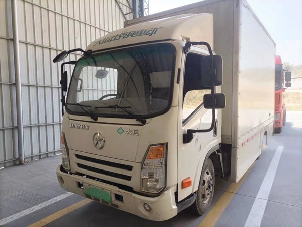 李师傅的生意经：新能源跑农村短途运输