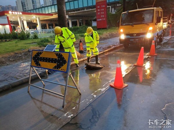 开市政车挣钱虽少&nbsp;但每天都能平安回家